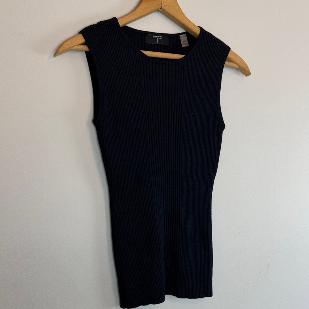 Tahari navy ribbed sleeveless top women’s size medium